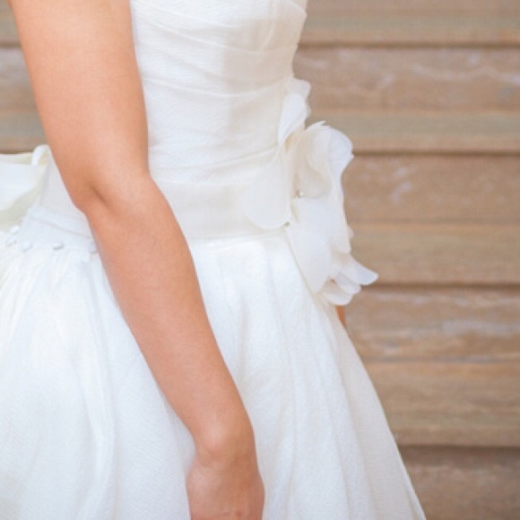 Wedding gown, flower belt accessory, veil - Picture 5 of 7